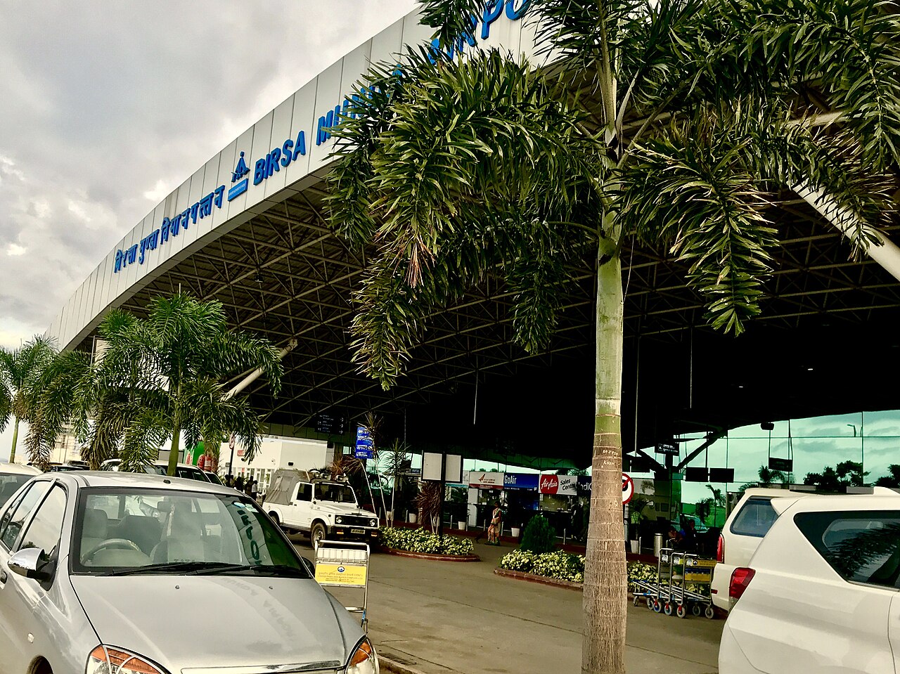 Airport taxi near me - JTC cab dropping passengers at Birsa Munda Airport Ranchi IXR terminal